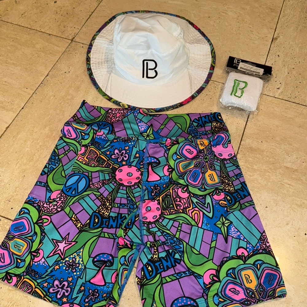 Bella bike shorts, hat w/brim and wrist band outfit